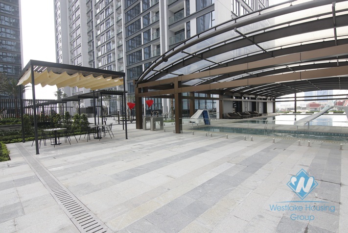 Two bedrooms apartment waiting furnished for rent in Vinhome Metropolis, Ha Noi